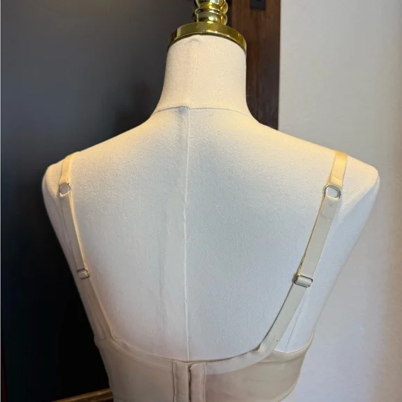 Victoria's Secret Cream Bra - Picture 2 of 5